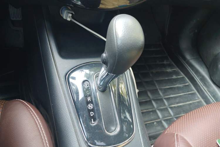 Used Nissan Tiida 2014 1.6L CVT Cool Cafe Edition Gear Lever