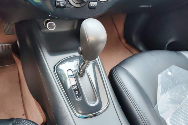 Used Nissan Tiida 2014 1.6L CVT Comfort Model Gear Lever