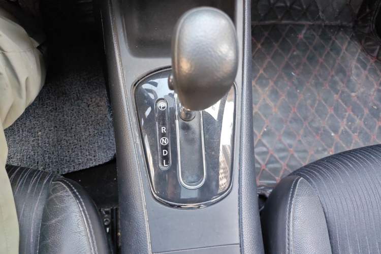 Used Nissan Tiida 2014 1.6L CVT Smart Model Gear Lever