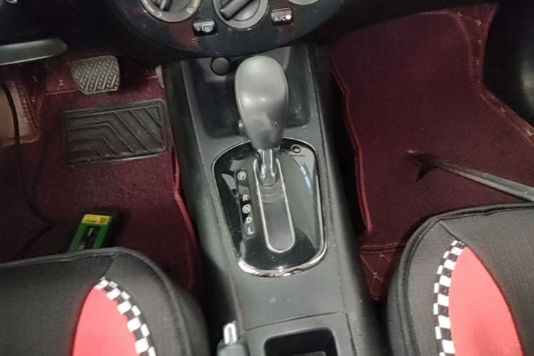 Used Nissan Tiida 2014 1.6L CVT Comfort Model Gear Lever