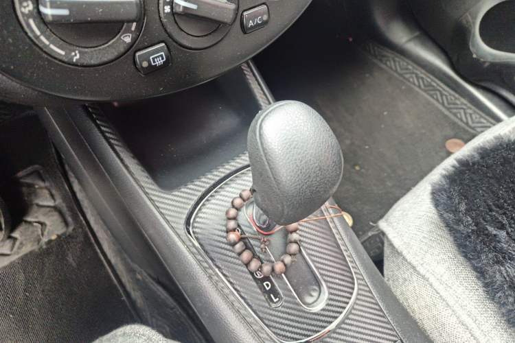 Used Nissan Tiida 2014 1.6L CVT Comfort Model Gear Lever
