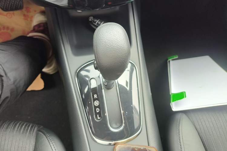 Used Nissan Tiida 2014 1.6L CVT Smart Model Gear Lever