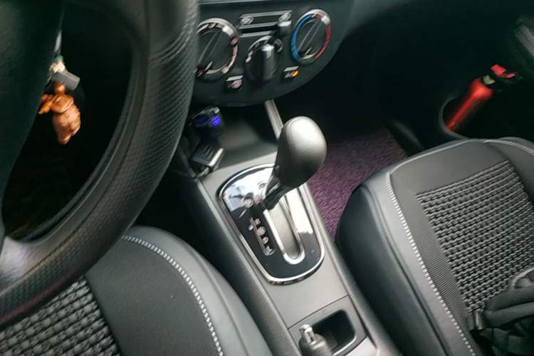 Used Nissan Tiida 2014 1.6L CVT Comfort Model Gear Lever
