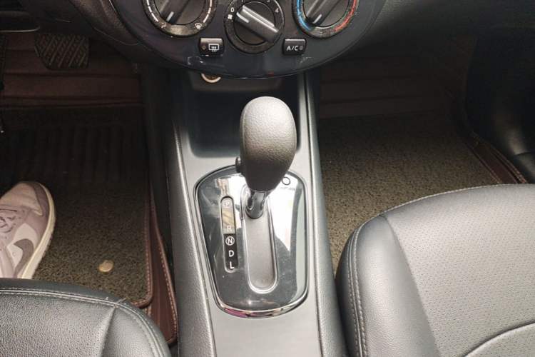 Used Nissan Tiida 2014 1.6L CVT Comfort Model Gear Lever