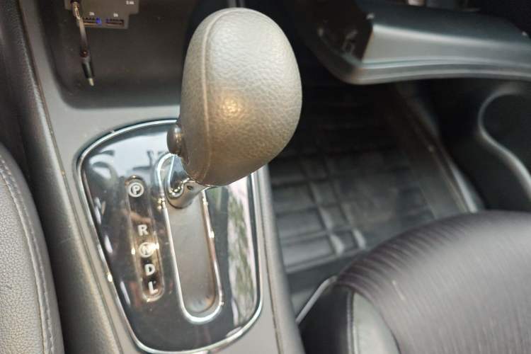 Used Nissan Tiida 2014 1.6L CVT Smart Model Gear Lever
