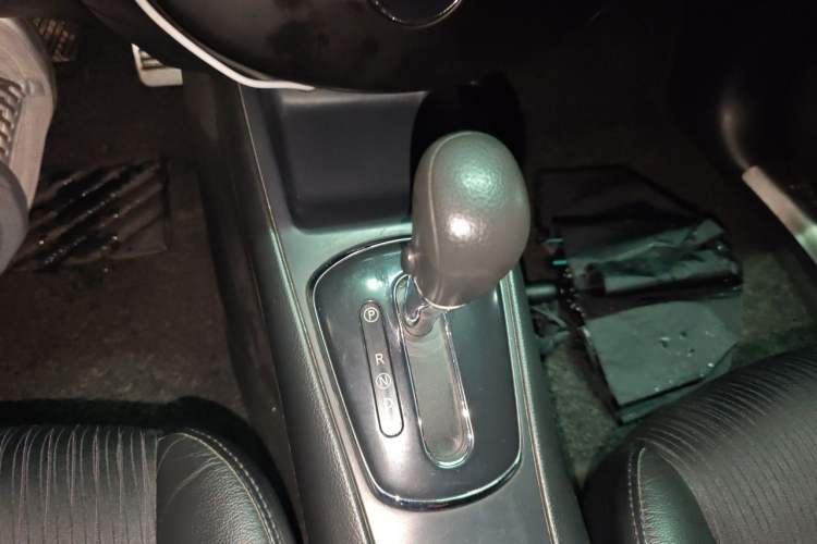 Used Nissan Tiida 2014 1.6L CVT Smart Model Gear Lever