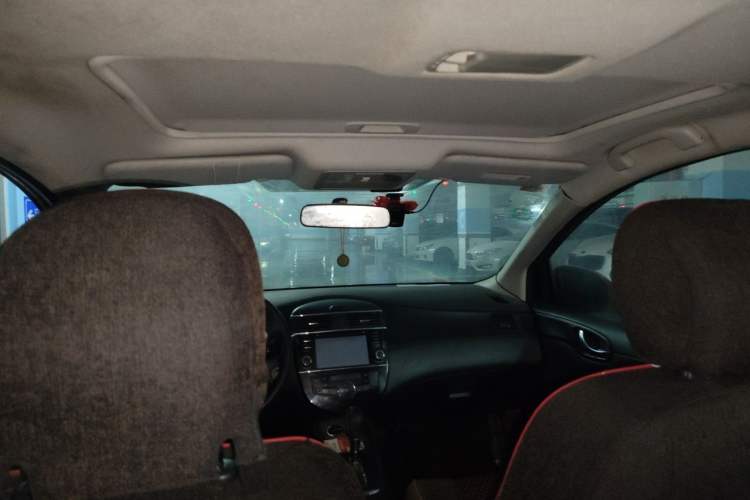 Used Nissan Tiida 2014 1.6L CVT Smart Model Headliner