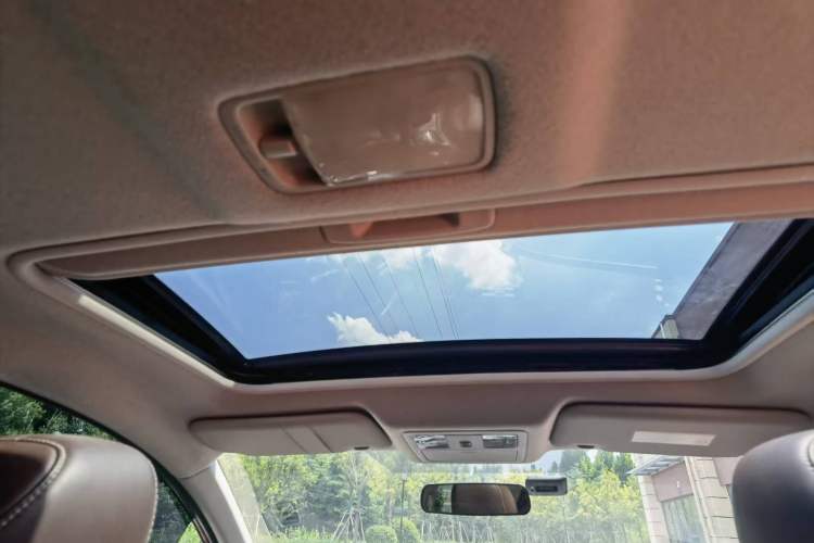 Used Nissan Tiida 2014 1.6L CVT Smart Model Headliner
