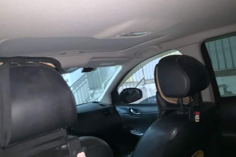 Used Nissan Tiida 2014 1.6L CVT Smart Model Headliner