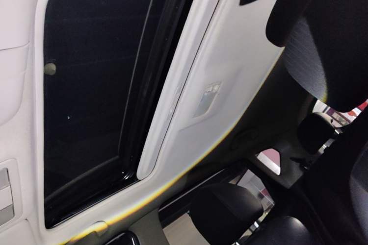 Used Nissan Tiida 2014 1.6L CVT Smart Model Headliner