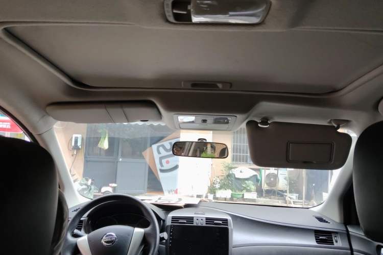 Used Nissan Tiida 2014 1.6L CVT Smart Model Headliner