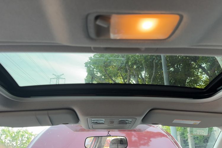 Used Nissan Tiida 2014 1.6L CVT Smart Model Headliner