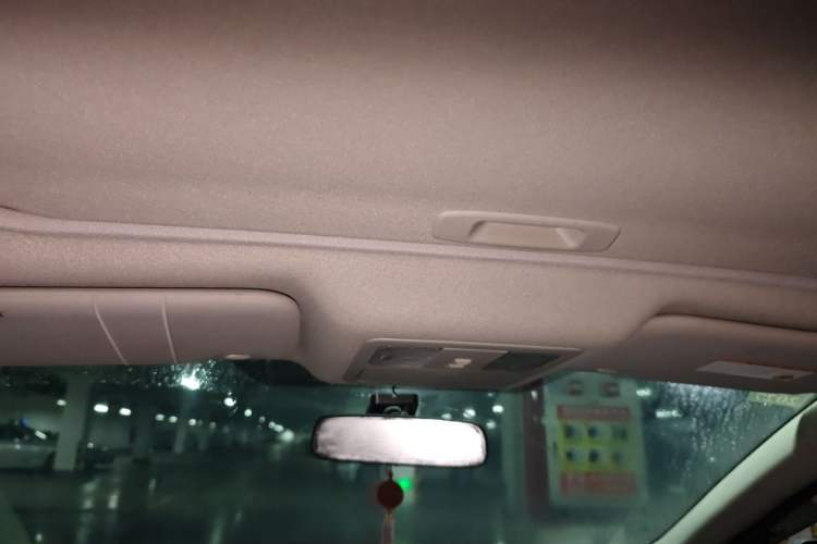 Used Nissan Tiida 2014 1.6L CVT Smart Model Headliner