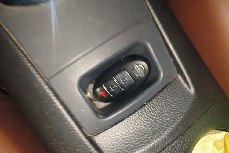 Used Nissan Tiida 2014 1.6L CVT Cool Cafe Edition Interior 1