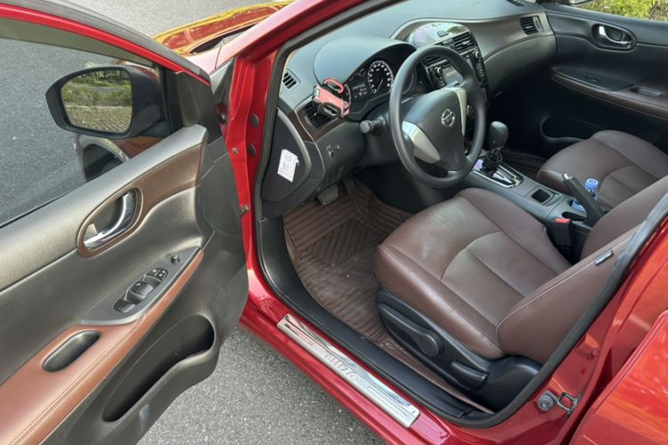 Used Nissan Tiida 2014 1.6L CVT Cool Cafe Edition Interior 2