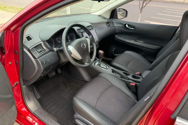 Used Nissan Tiida 2014 1.6L CVT Smart Model Interior 2