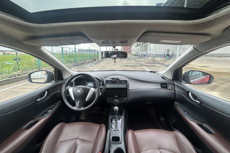 Used Nissan Tiida 2014 1.6L CVT Cool Cafe Edition Interior 2