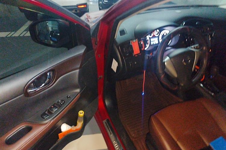Used Nissan Tiida 2014 1.6L CVT Cool Cafe Edition Interior 3