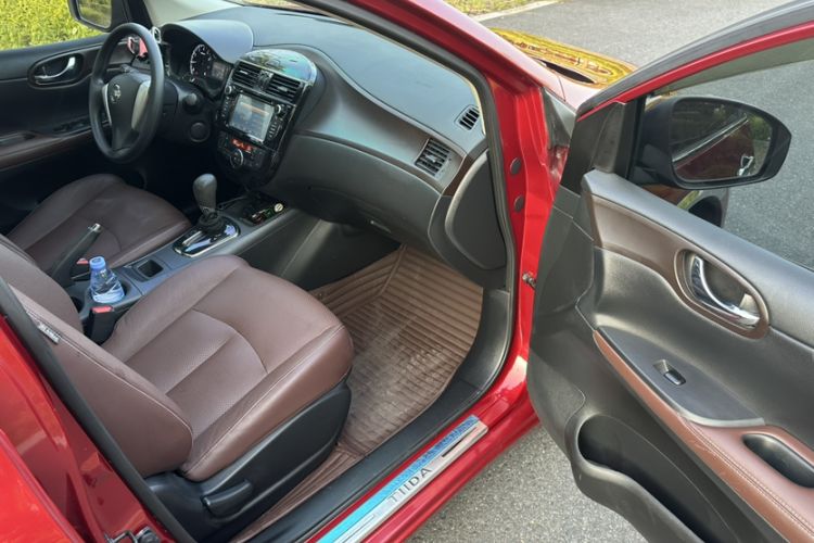 Used Nissan Tiida 2014 1.6L CVT Cool Cafe Edition Interior 3