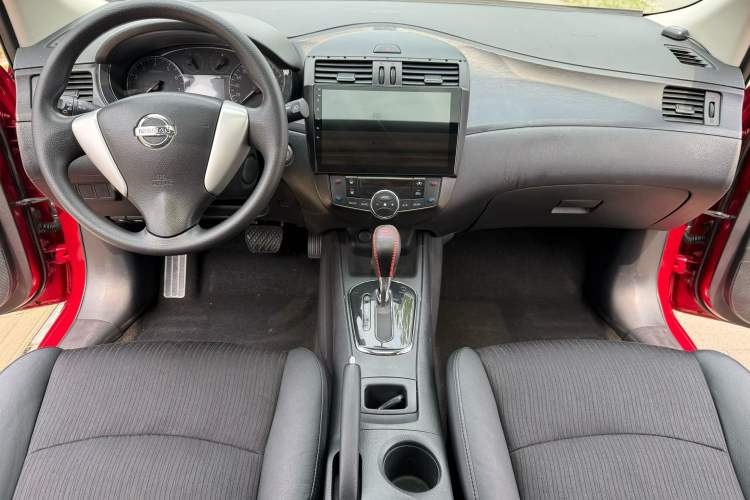 Used Nissan Tiida 2014 1.6L CVT Smart Model Interior 3