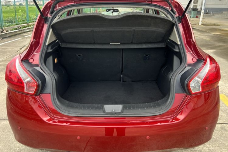 Used Nissan Tiida 2014 1.6L CVT Cool Cafe Edition Interior 3