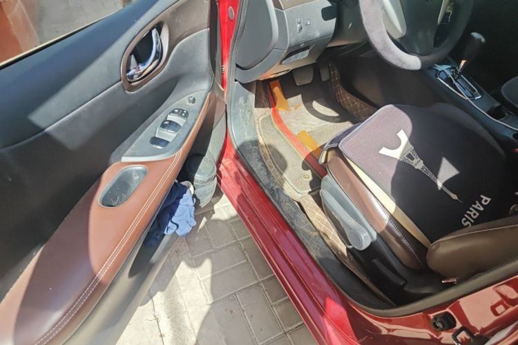 Used Nissan Tiida 2014 1.6L CVT Cool Cafe Edition Interior 3
