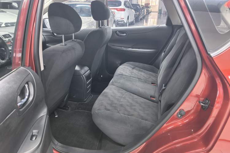 Used Nissan Tiida 2014 1.6L Manual Comfort Model Interior 3