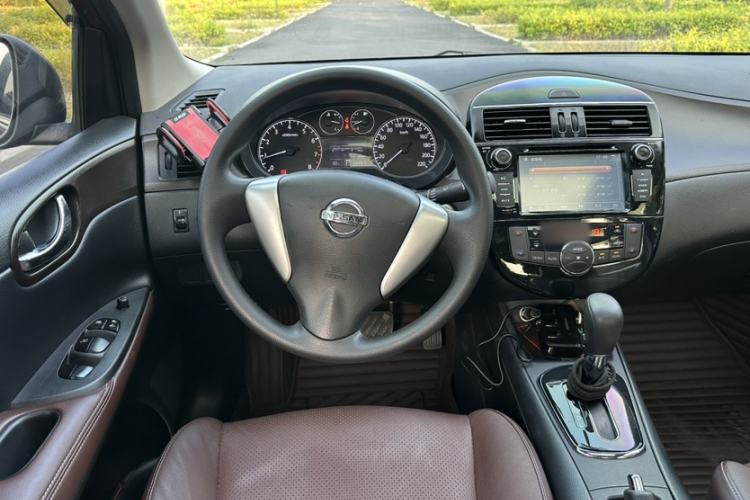 Used Nissan Tiida 2014 1.6L CVT Cool Cafe Edition Interior 4