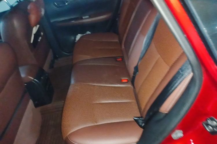 Used Nissan Tiida 2014 1.6L CVT Cool Cafe Edition Interior 4