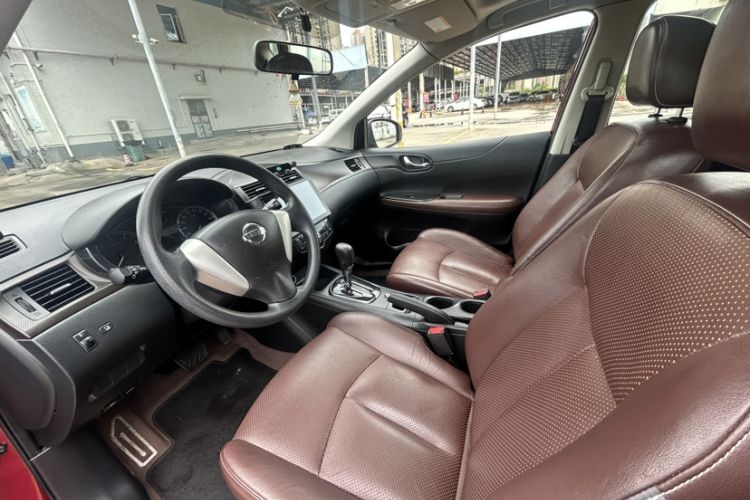 Used Nissan Tiida 2014 1.6L CVT Cool Cafe Edition Interior 4