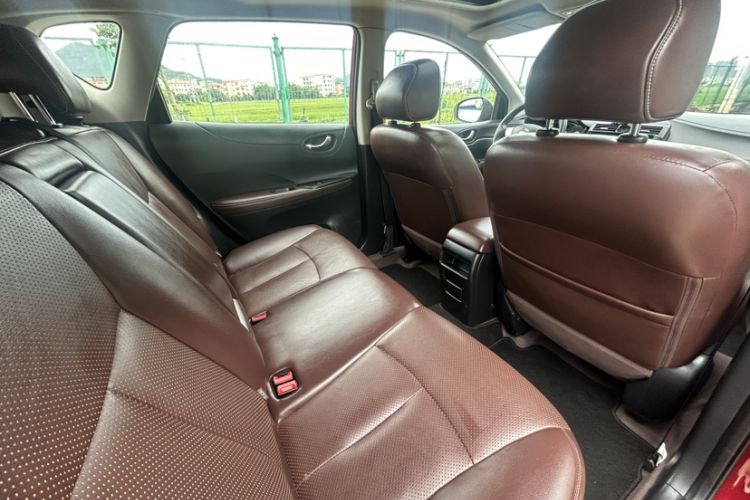 Used Nissan Tiida 2014 1.6L CVT Cool Cafe Edition Interior 5