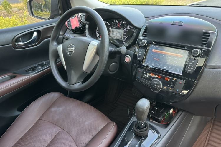 Used Nissan Tiida 2014 1.6L CVT Cool Cafe Edition Interior 6