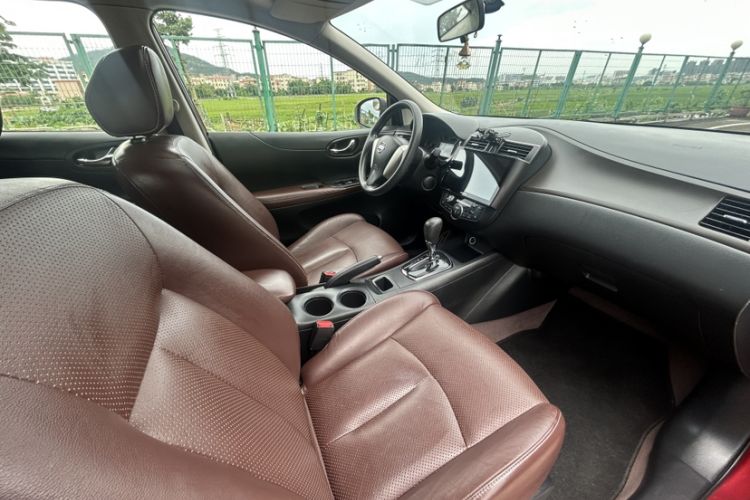 Used Nissan Tiida 2014 1.6L CVT Cool Cafe Edition Interior 7