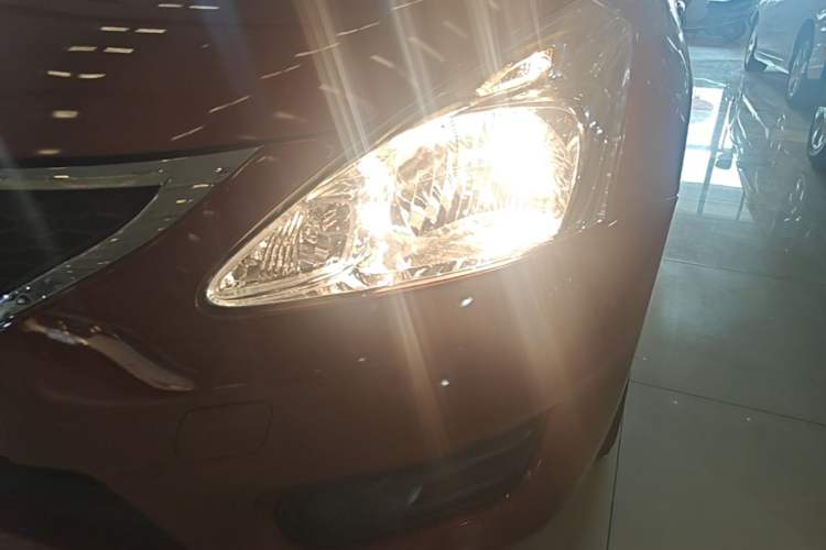Used Nissan Tiida 2014 1.6L CVT Comfort Model Left Front Headlight