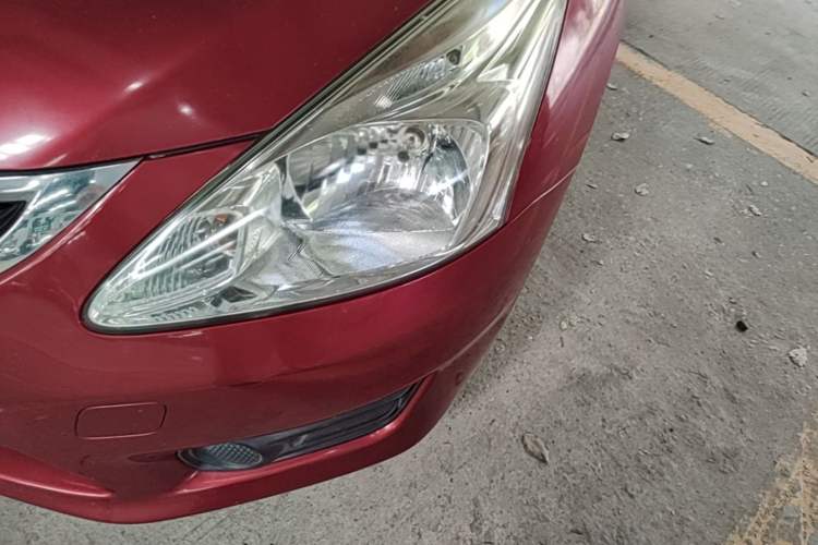 Used Nissan Tiida 2014 1.6L CVT Comfort Model Left Front Headlight