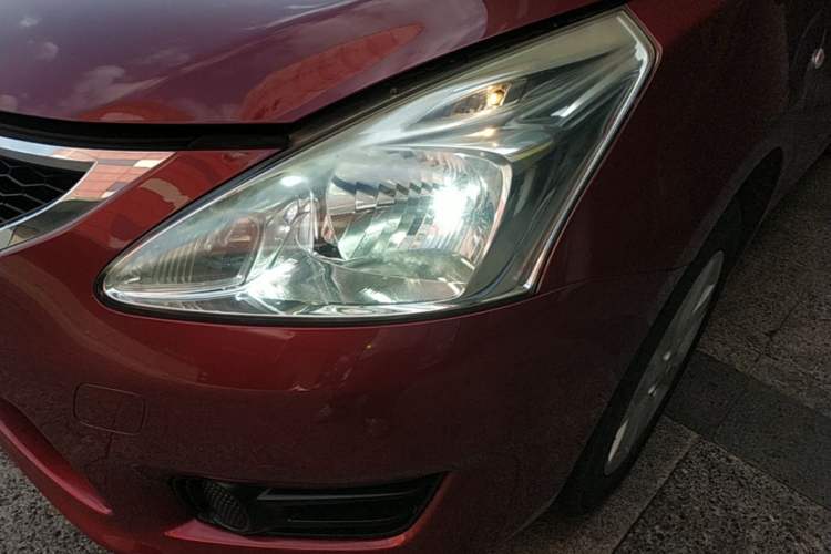 Used Nissan Tiida 2014 1.6L CVT Comfort Model Left Front Headlight