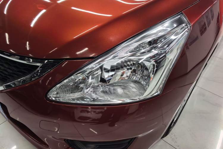Used Nissan Tiida 2014 1.6L Manual Comfort Model Left Front Headlight
