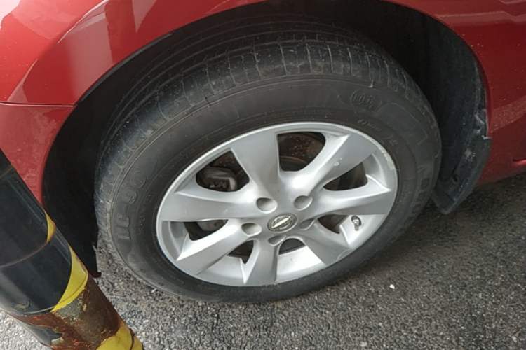 Used Nissan Tiida 2014 1.6L CVT Comfort Model Left Front Wheel Hub