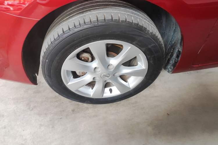 Used Nissan Tiida 2014 1.6L CVT Smart Model Left Front Wheel Hub