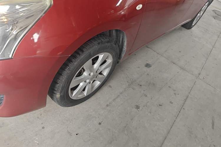 Used Nissan Tiida 2014 1.6L CVT Smart Model Left Front Wheel Hub