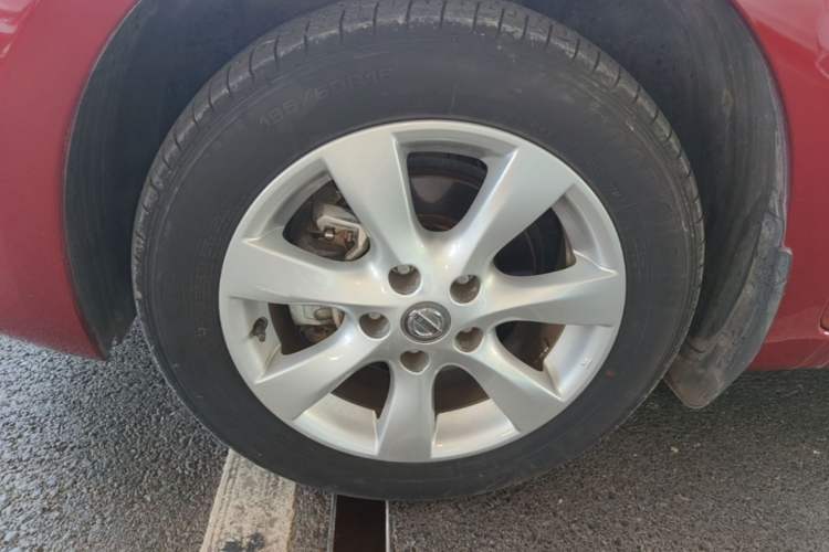 Used Nissan Tiida 2014 1.6L CVT Smart Model Left Front Wheel Hub