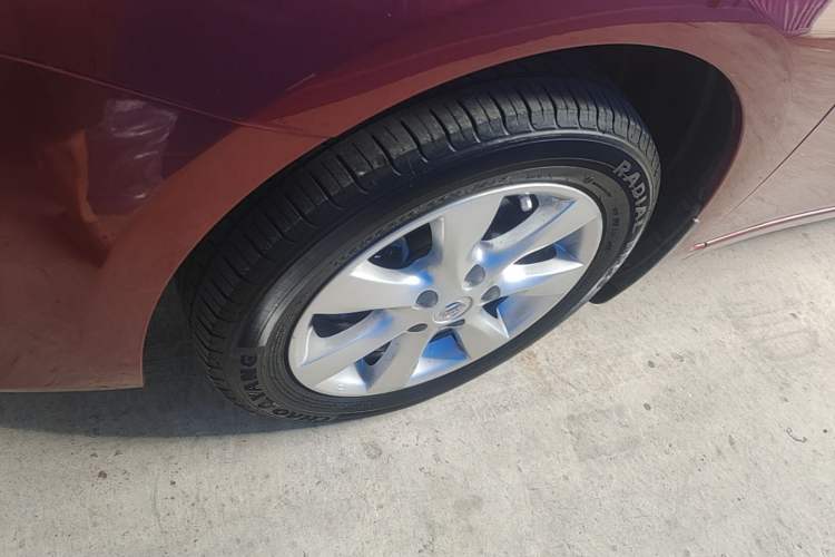 Used Nissan Tiida 2014 1.6L CVT Comfort Model Left Front Wheel Hub