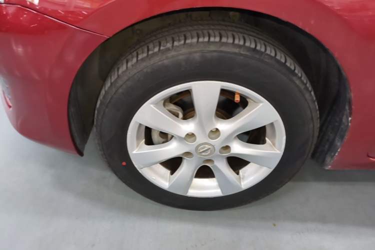Used Nissan Tiida 2014 1.6L CVT Smart Model Left Front Wheel Hub