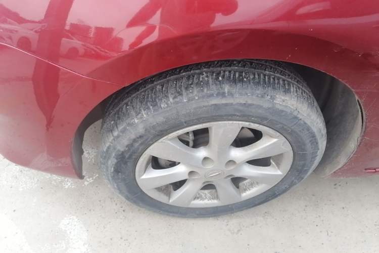 Used Nissan Tiida 2014 1.6L Manual Comfort Model Left Front Wheel Hub