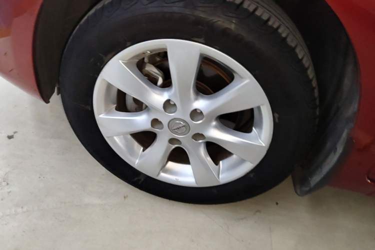 Used Nissan Tiida 2014 1.6L CVT Smart Model Left Front Wheel Hub