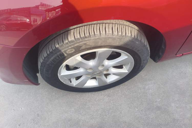Used Nissan Tiida 2014 1.6L Manual Comfort Model Left Front Wheel Hub