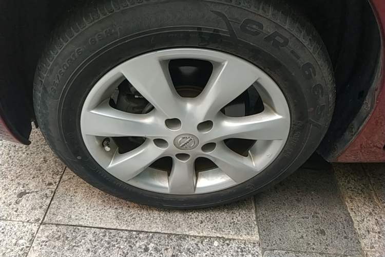 Used Nissan Tiida 2014 1.6L CVT Comfort Model Left Front Wheel Hub