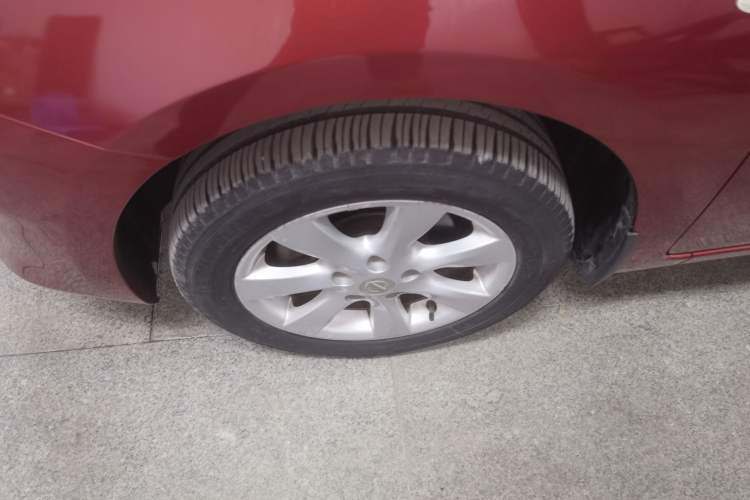 Used Nissan Tiida 2014 1.6L Manual Comfort Model Left Front Wheel Hub