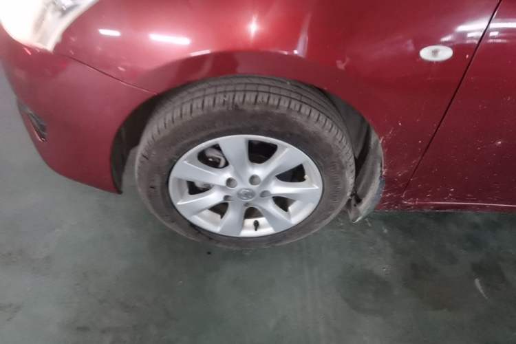 Used Nissan Tiida 2014 1.6L Manual Comfort Model Left Front Wheel Hub