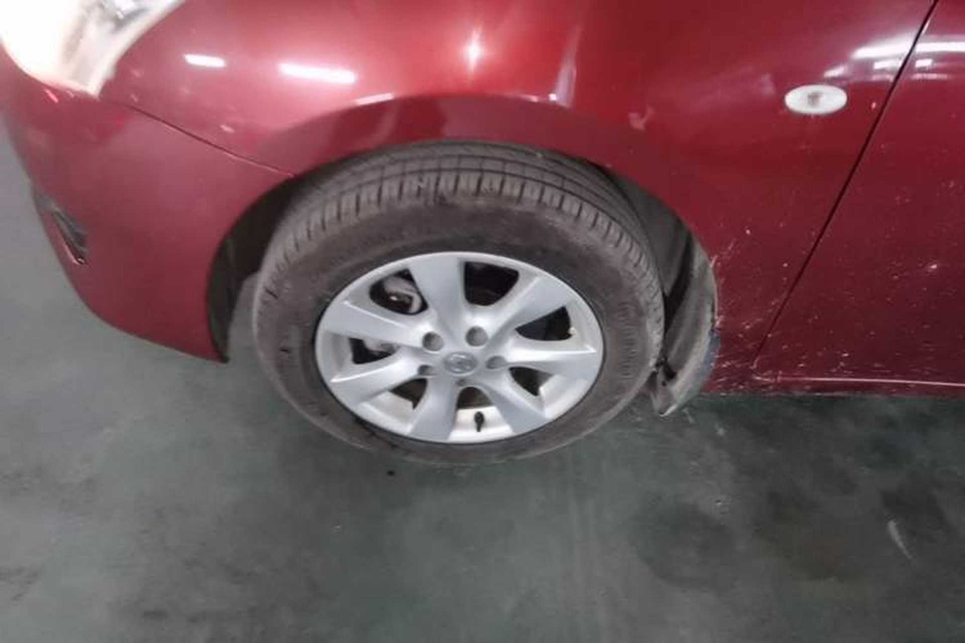 Used Nissan Tiida 2014 1.6L Manual Comfort Model Left Front Wheel Hub